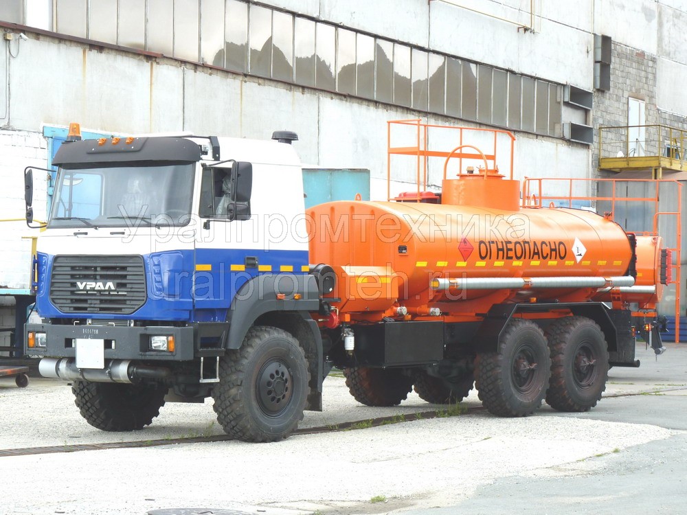 Автотопливозаправщик АТЗ-10 на бескапотном шасси УРАЛ